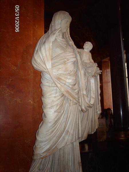 statue